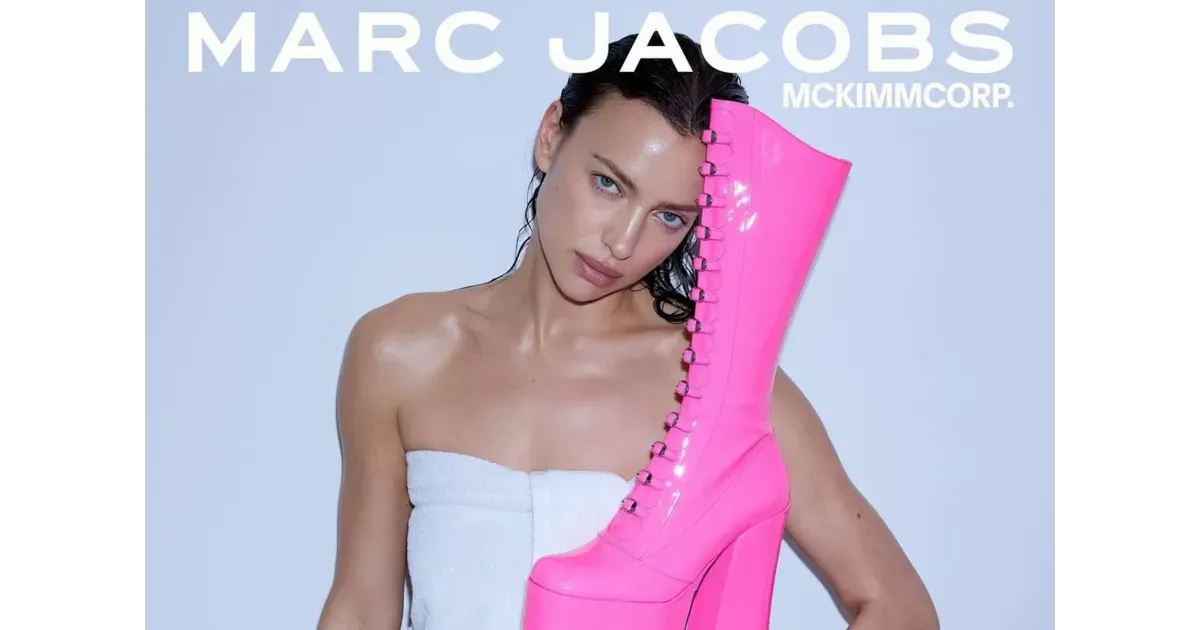 Ирина Шейк в полотенце и неоновых ботильонах Kiki в съемке для Marc Jacobs по случаю 40-летия бренда